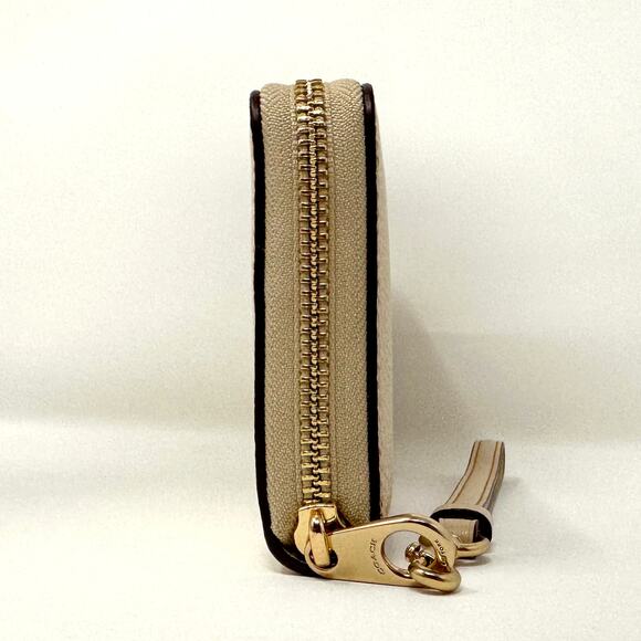 Coach X Peanuts Long Zip Around Wallet With Snoopy And Friends Motif Ivory CF219 - Picture 6 of 7